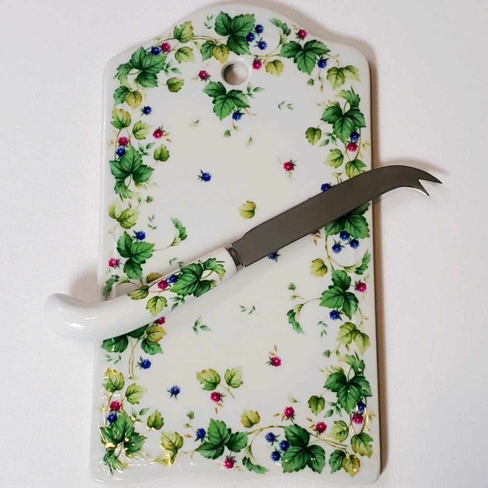Porcelain cheese board and knife